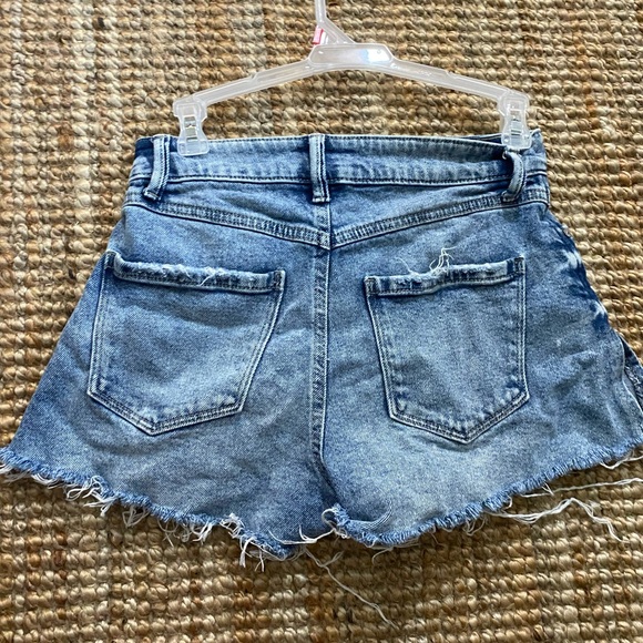 light wash high rise denim shorts - Picture 4 of 4